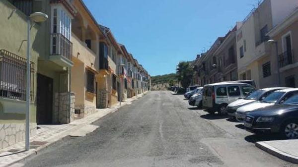 Chalet pareado en Calle Vicente Aleixandre, Hoya del Molino, Lucena photo 1