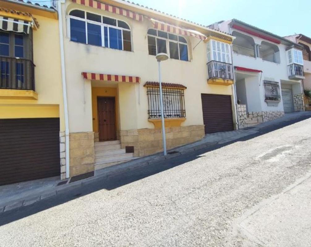 Sale of independent chalet in Chalet pareado en Calle Vicente Aleixandre, Hoya del Molino, Lucena, Lucena
 photo 2
