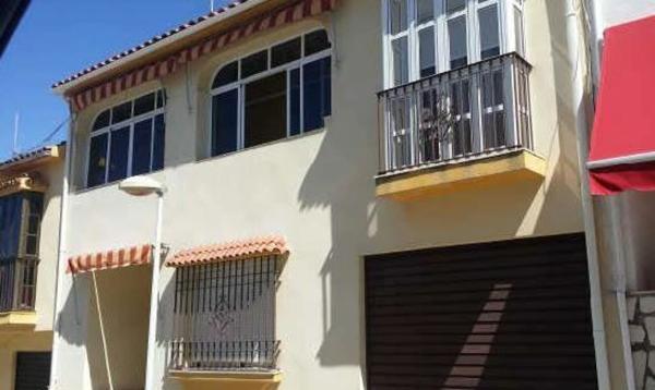 Chalet pareado en Calle Vicente Aleixandre, Hoya del Molino, Lucena photo 4