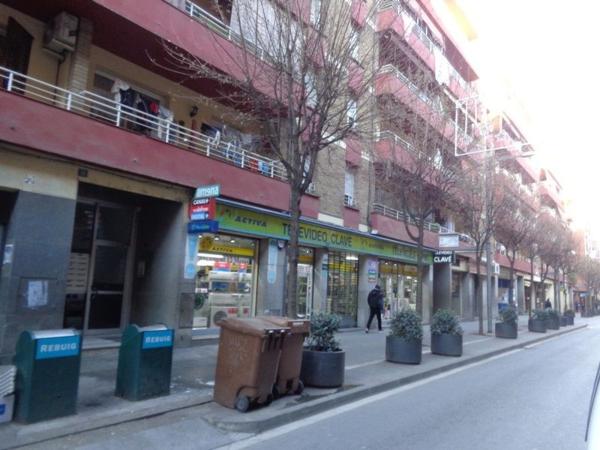 Venta de piso en Piso en Calle d'Àngel Guimerà, Centre, Salt, Salt
 photo