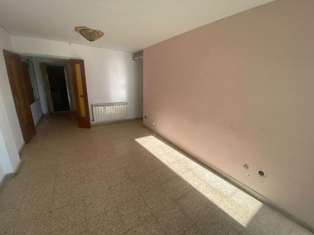 Venta de piso en Piso en Calle de l'Abat Oliba, Veinat, Salt, Salt
photo 2