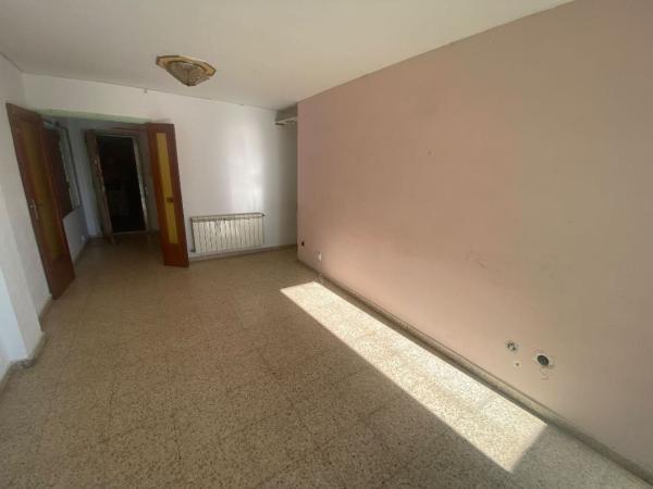Venta de piso en Piso en Calle de l'Abat Oliba, Veinat, Salt, Salt
thumbnail 1