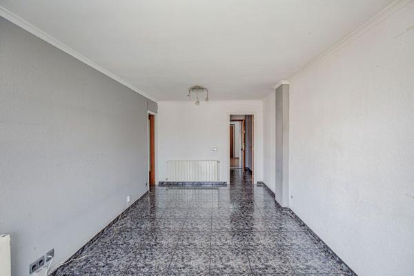 Venta de piso en Piso en Plaza de Catalunya, Veinat, Salt, Salt
thumbnail 2