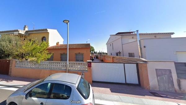 Частный шале на продаже в  Casa o chalet en Calle Barcelona, Vilamalla, Виламала photo