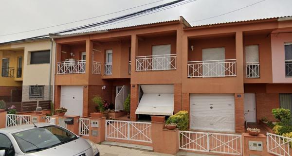 Chalet pareado en Calle Puigsacalm, Santa Coloma de Farners photo 1