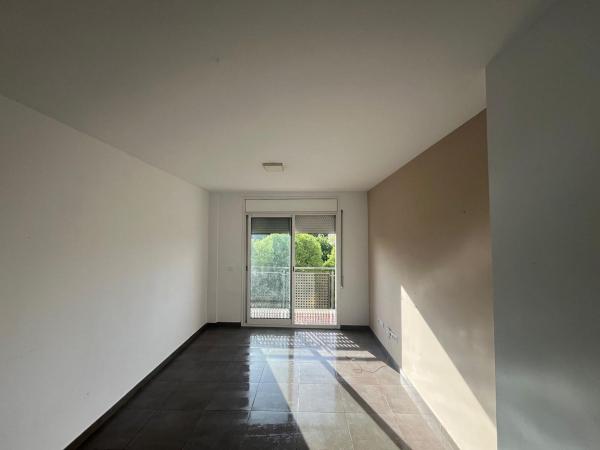 Sale of flat in Piso en Calle de València, Sant Narcís, Girona, Girona
thumbnail 1
