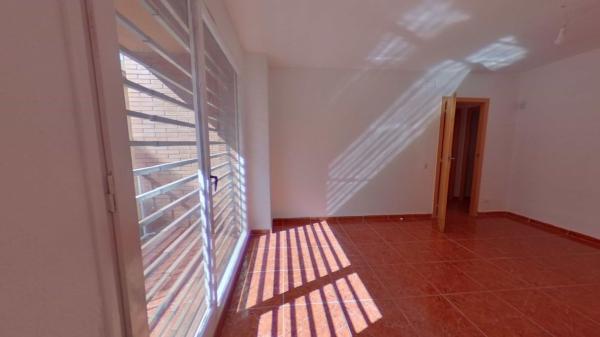 Sale of flat in Piso en Calle d'Empúries, Sant Narcís, Girona, Girona
photo 1