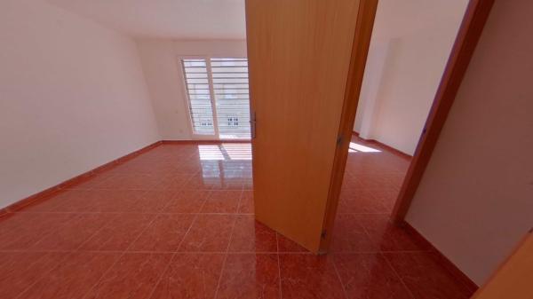 Sale of flat in Piso en Calle d'Empúries, Sant Narcís, Girona, Girona
thumbnail 2