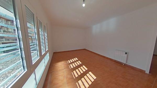 Sale of flat in Piso en Calle del Bastiments, Santa Eugenia, Girona, Girona
photo 1