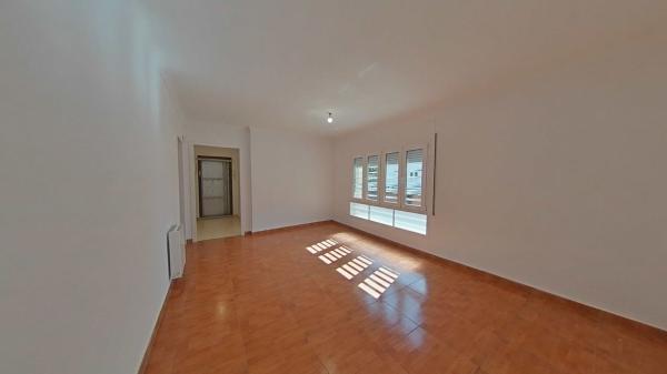 Sale of flat in Piso en Calle del Bastiments, Santa Eugenia, Girona, Girona
thumbnail 1