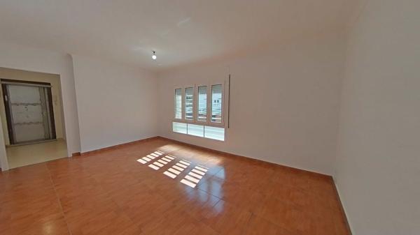 Sale of flat in Piso en Calle del Bastiments, Santa Eugenia, Girona, Girona
thumbnail 2