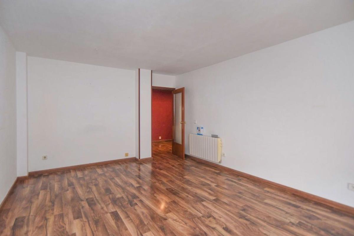 Sale of apartment in Piso en Calle Jocs Olímpics de Barcelona, Palau, Girona, Girona
photo 3