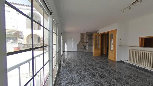 Chalet pareado en Ronda del Fort Roig, Montjuïc, Girona thumbnail 2