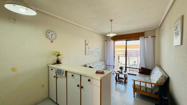 Sale of flat in Piso en La Siesta - El Salado - Torreta, Torrevieja, Torrevieja
thumbnail 2
