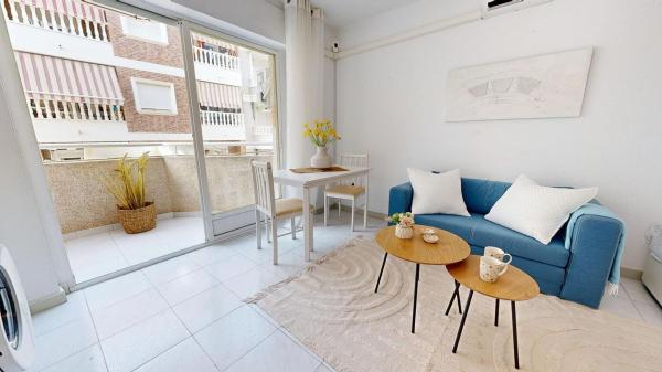 Квартира на продажу в Estudio en Calle Almudena, Avenida Habaneras - Curva de Palangre, Torrevieja, Торревьеха photo 1