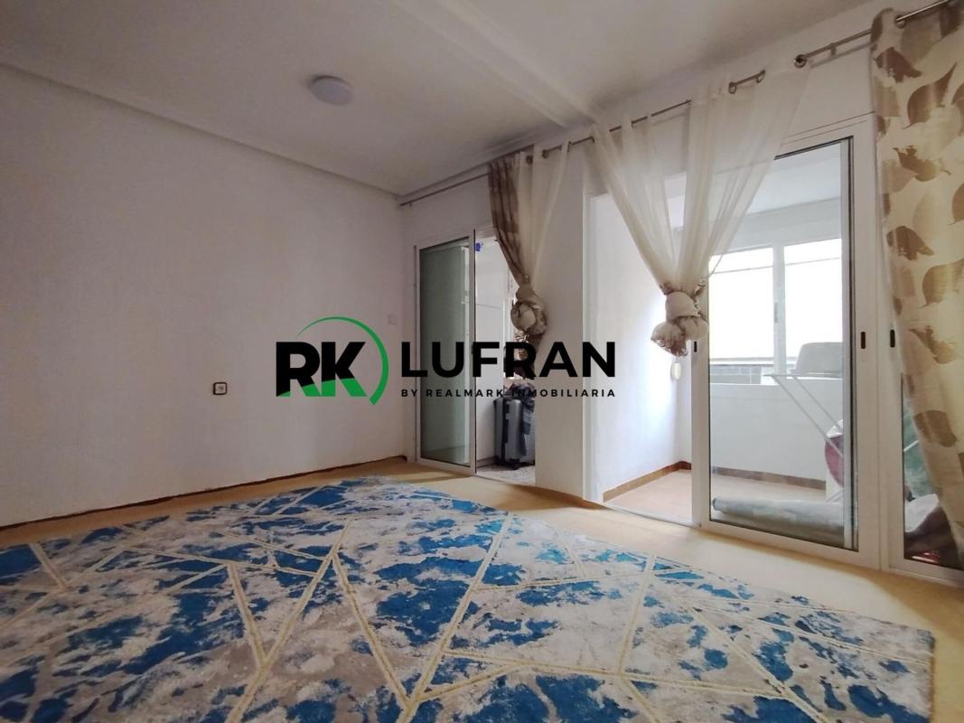 Sale of apartment in Piso en Plaza de Toros - Avenida Chapí - Trinquete, Elda, Elda
photo 5