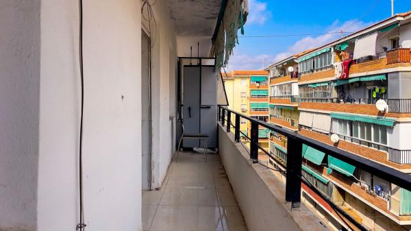 Sale of flat in Piso en CL Pintor Perez Pizarro, 9, Virgen del Remedio - Parque lo Morant, Alicante / Alacant, Alicante
 photo 2