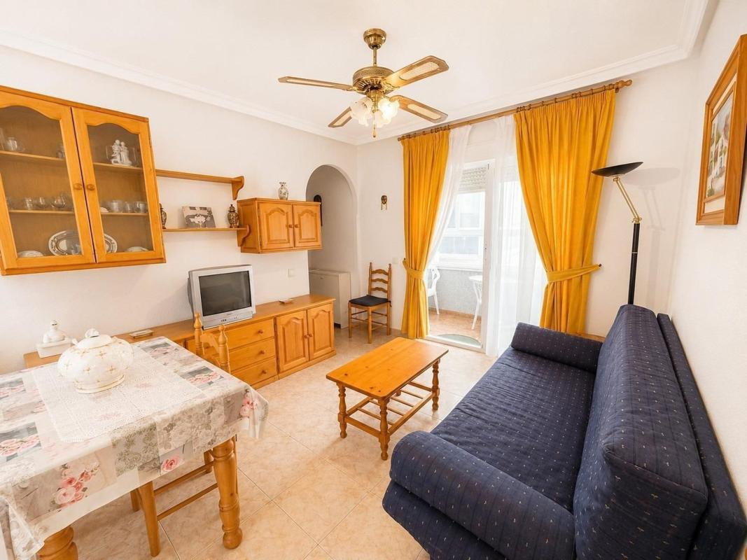 Venta de piso en Piso en Antonio Machado, Torrevieja, Torrevieja
photo 1