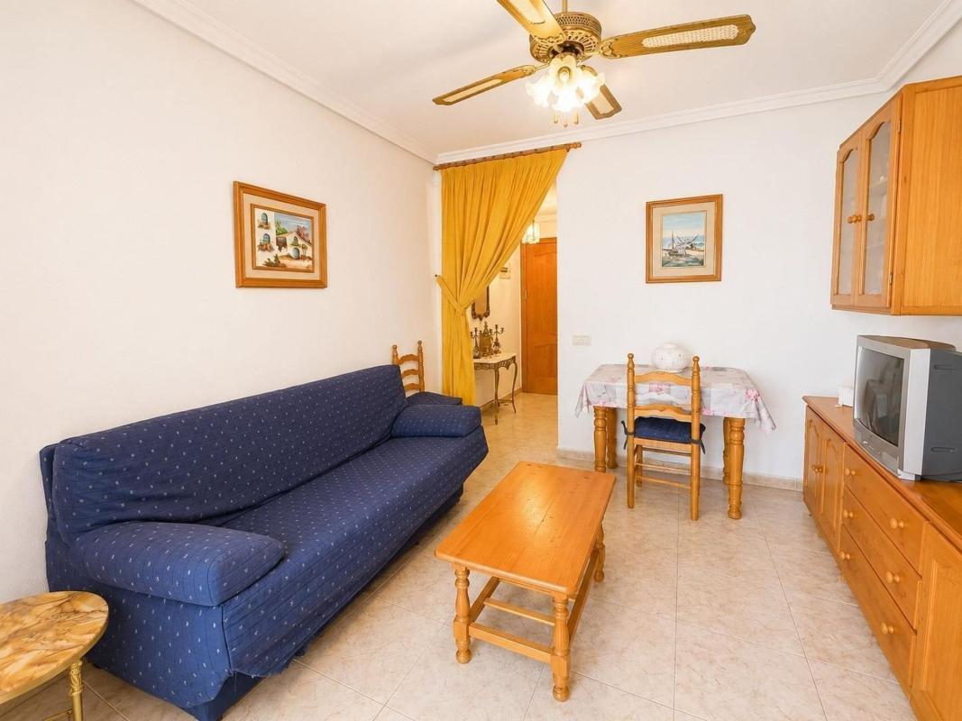 Venta de piso en Piso en Antonio Machado, Torrevieja, Torrevieja
photo 2