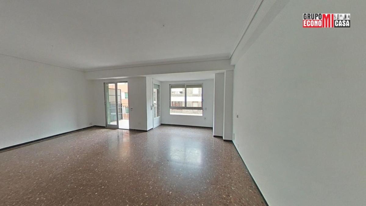 Sale of apartment in Piso en Barri Eixample, Alcoy / Alcoi, Alcoy
photo 2