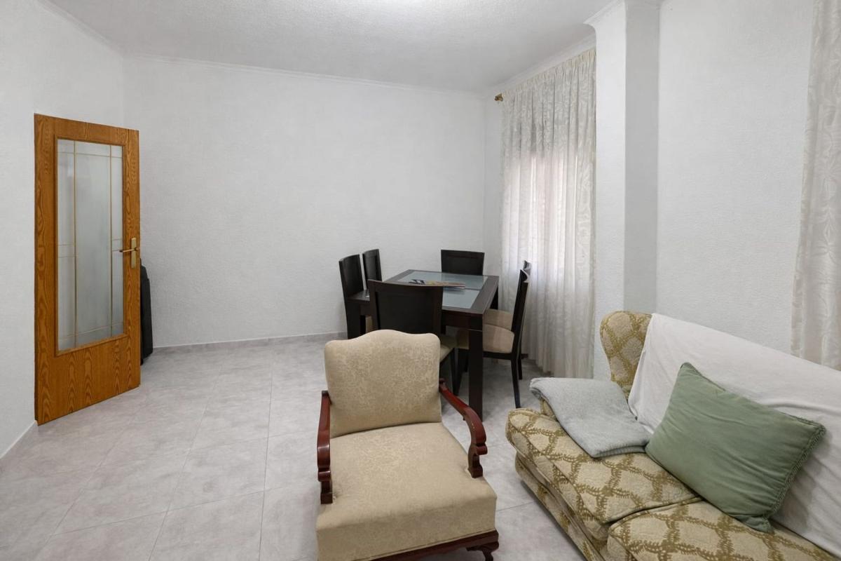 Venta de piso en Piso en Calle Cartagena, Virgen del Remedio - Parque lo Morant, Alicante / Alacant, Alicante / Alacant
 photo 2