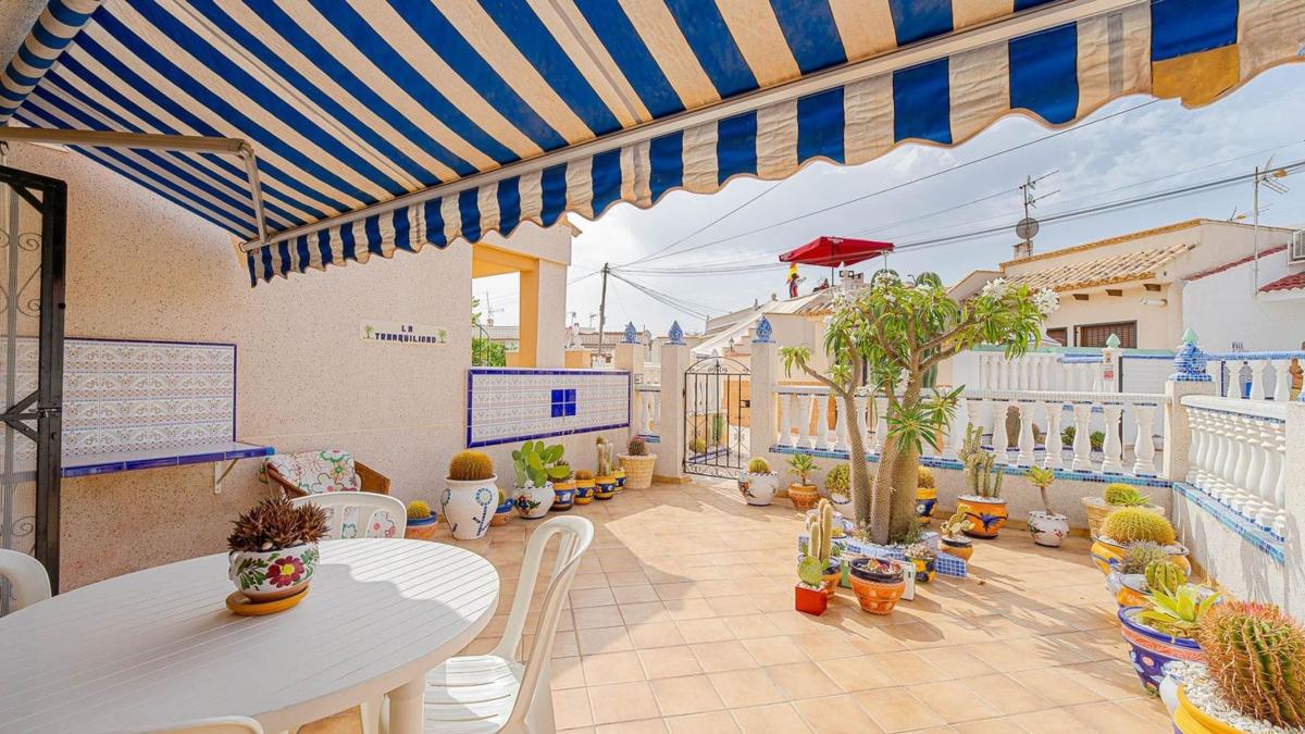 Venta de chalet adosado en  Chalet adosado en Calle de los Lirios, La Siesta - El Salado - Torreta, Torrevieja , Torrevieja photo 4
