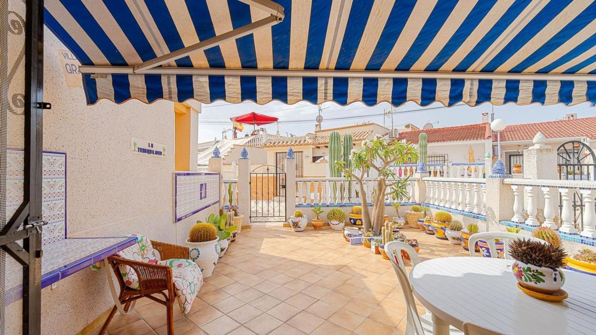 Venta de chalet adosado en  Chalet adosado en Calle de los Lirios, La Siesta - El Salado - Torreta, Torrevieja , Torrevieja photo 5