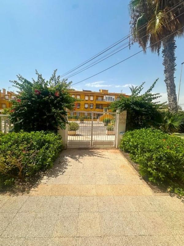 Venta de piso en Piso en Avenida Don Juan de Austria, La Veleta, Torrevieja, Torrevieja
 photo 3