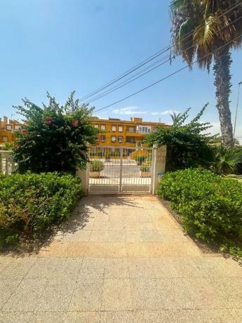 Venta de piso en Piso en Avenida Don Juan de Austria, La Veleta, Torrevieja, Torrevieja
thumbnail 2