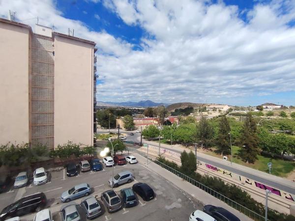 Sale of flat in Piso en Plaza de la Cruz, Virgen del Remedio - Parque lo Morant, Alicante / Alacant, Alicante
photo 1