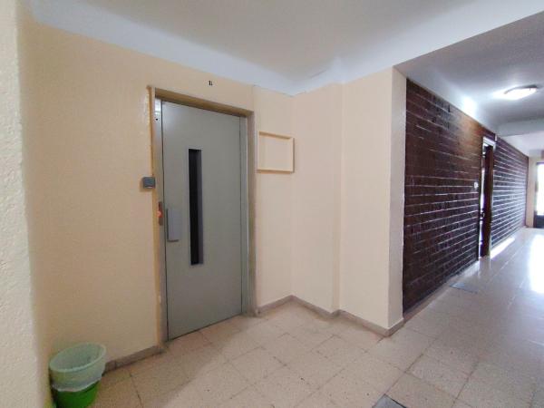 Sale of flat in Piso en Plaza de la Cruz, Virgen del Remedio - Parque lo Morant, Alicante / Alacant, Alicante
thumbnail 2