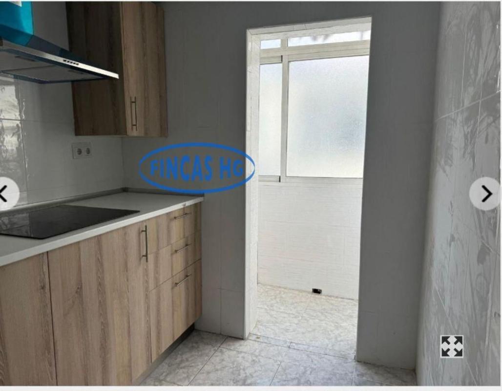 Venta de piso en Piso en Virgen del Remedio - Parque lo Morant, Alicante / Alacant, Alicante / Alacant
 photo 2