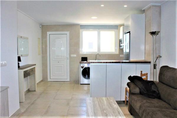Sale of flat in Piso en Avenida de Villajoyosa, 97, La Albufereta, Alicante / Alacant, Alicante
thumbnail 2
