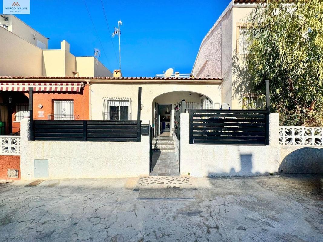Продажа таунхауса в Chalet adosado en San Fulgencio , Сан-Фульхенсио photo 1