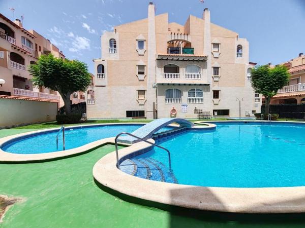 Venta de piso en Piso en Calle María Gil Vallejos, Avenida Habaneras - Curva de Palangre, Torrevieja, Torrevieja
photo 1