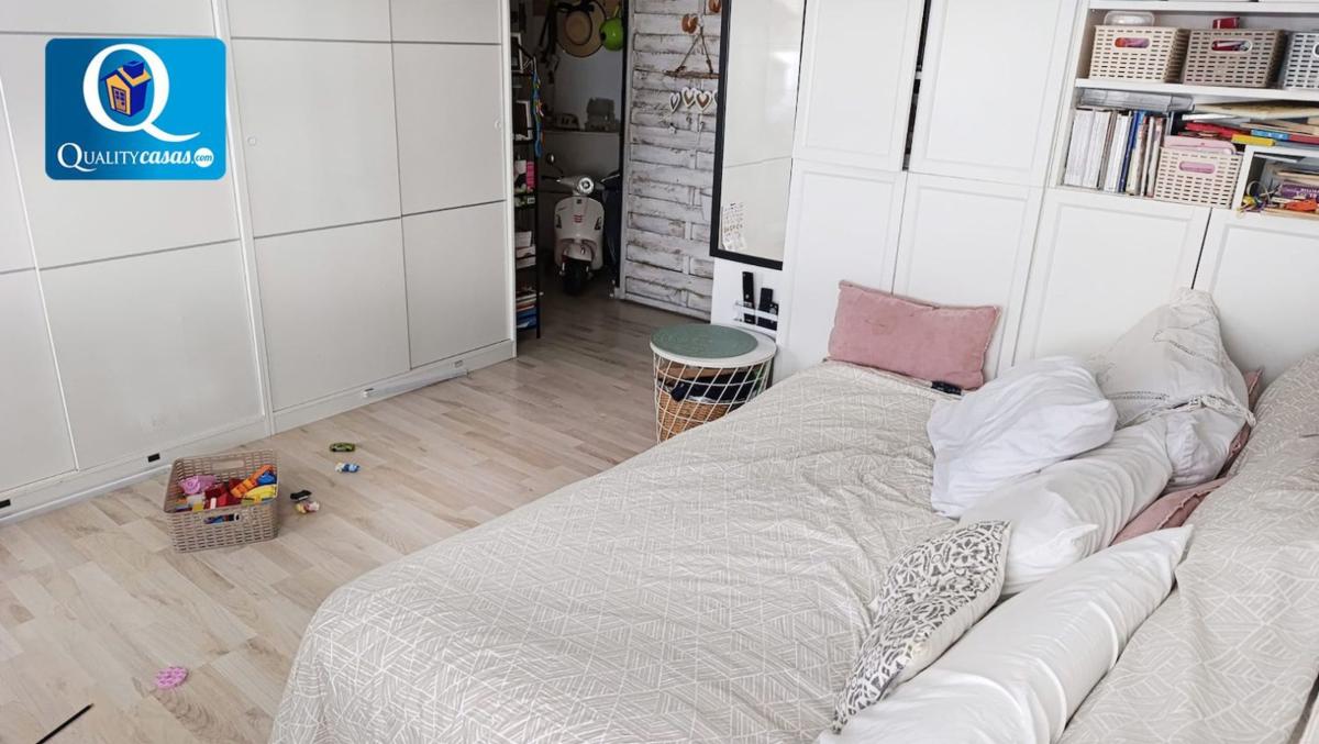 Sale of apartment in Piso en Carolinas Altas, Alicante / Alacant, Alicante
 photo 2