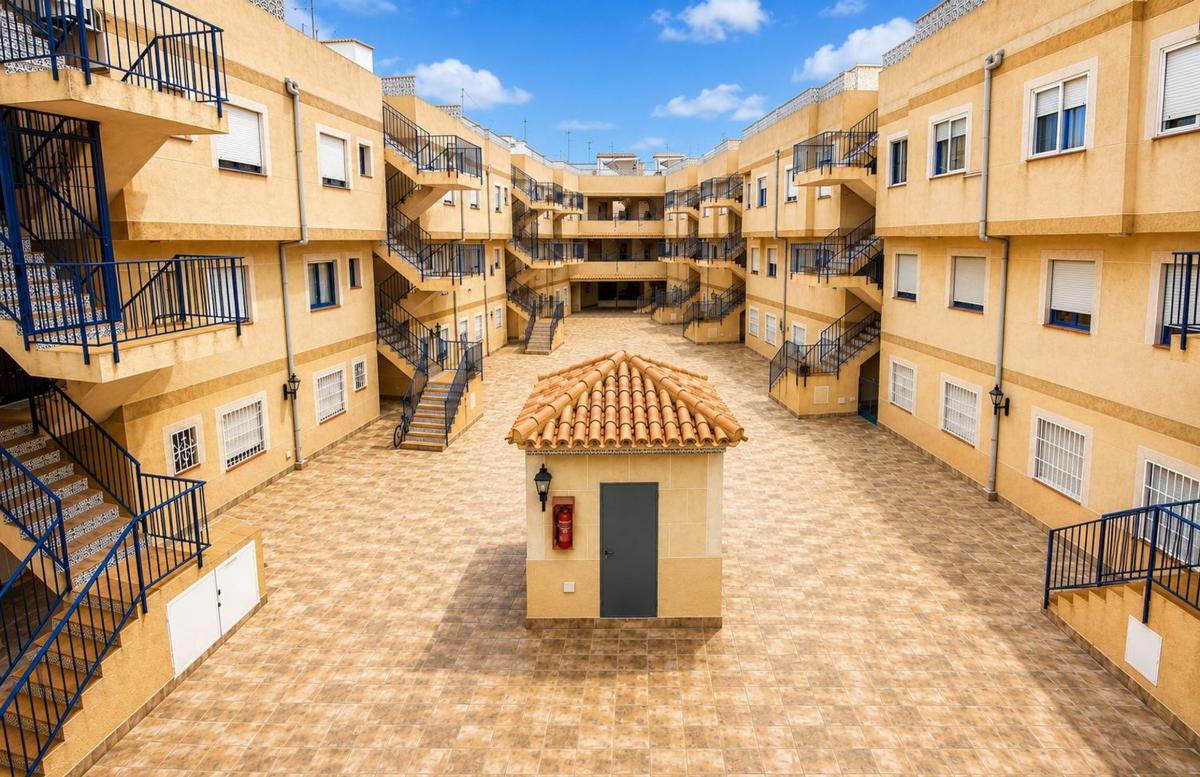 Sprzedaż mieszkania w Piso en Moriones, Antonio Machado, Torrevieja, Torrevieja
photo 1
