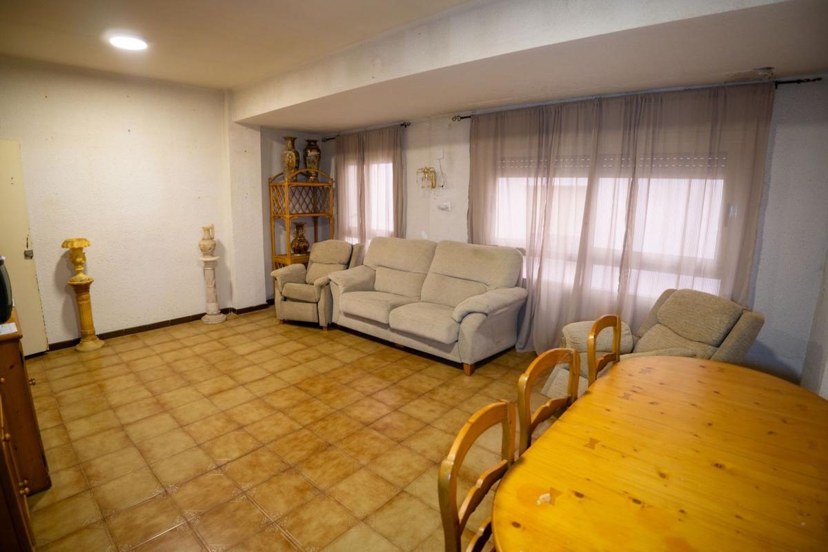 Продажа квартиры на Piso en Avenida de la Constitució, Onil, Онил
photo 1