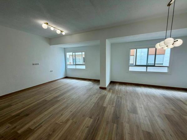 Продажа квартиры на Piso en Calle Aragón, Plaza de Toros - Avenida Chapí - Trinquete, Elda, Эльда
photo 1