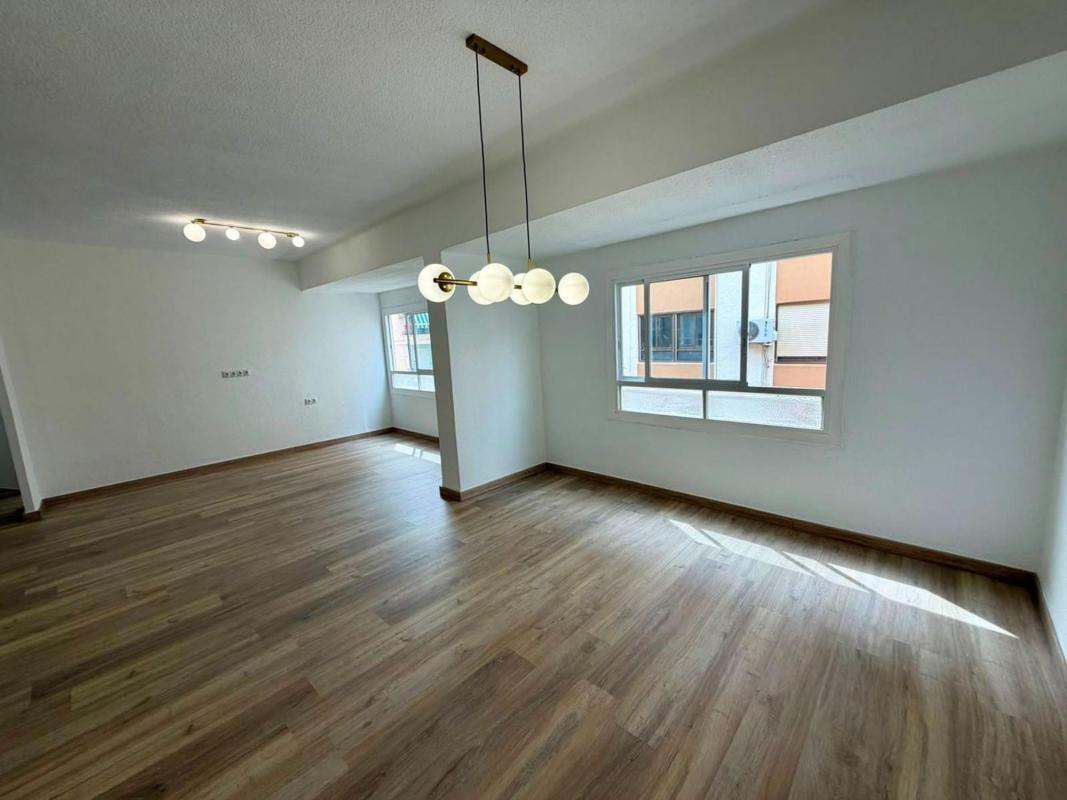 Продажа квартиры на Piso en Calle Aragón, Plaza de Toros - Avenida Chapí - Trinquete, Elda, Эльда
 photo 2