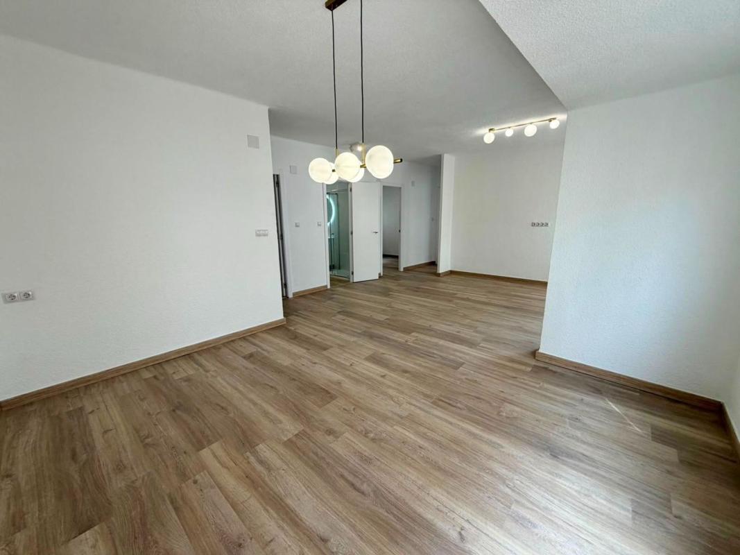 Продажа квартиры на Piso en Calle Aragón, Plaza de Toros - Avenida Chapí - Trinquete, Elda, Эльда
 photo 3