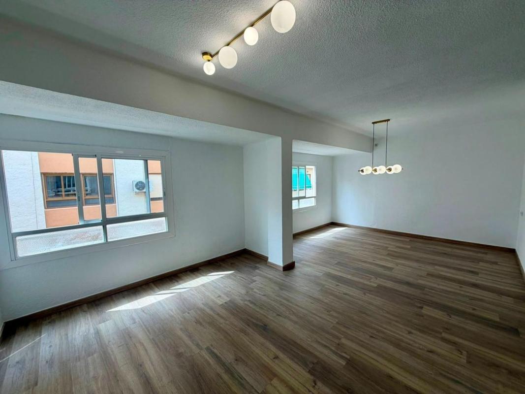 Продажа квартиры на Piso en Calle Aragón, Plaza de Toros - Avenida Chapí - Trinquete, Elda, Эльда
 photo 5