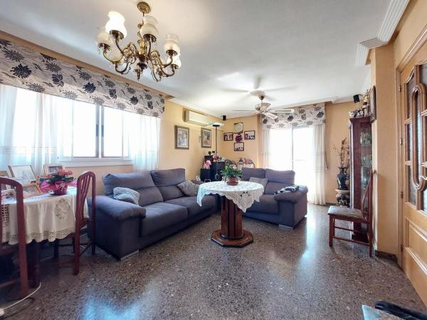 Продажа квартиры на Piso en Calle Pi y Margall, Plaza Castelar - Mercado Central, Elda, Эльда
photo 1