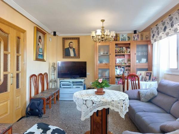 Продажа квартиры на Piso en Calle Pi y Margall, Plaza Castelar - Mercado Central, Elda, Эльда
thumbnail 1