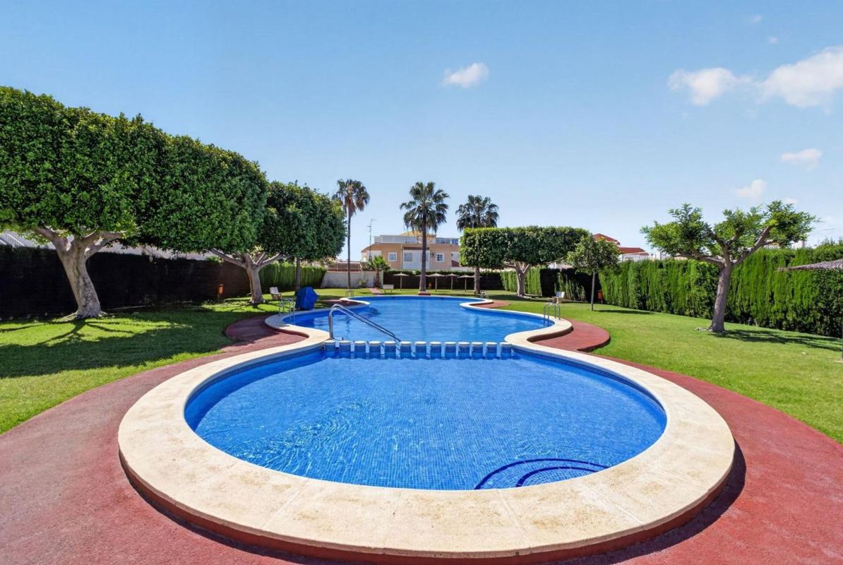 Venta de piso en Piso en La Siesta - El Salado - Torreta, Torrevieja, Torrevieja
 photo 2