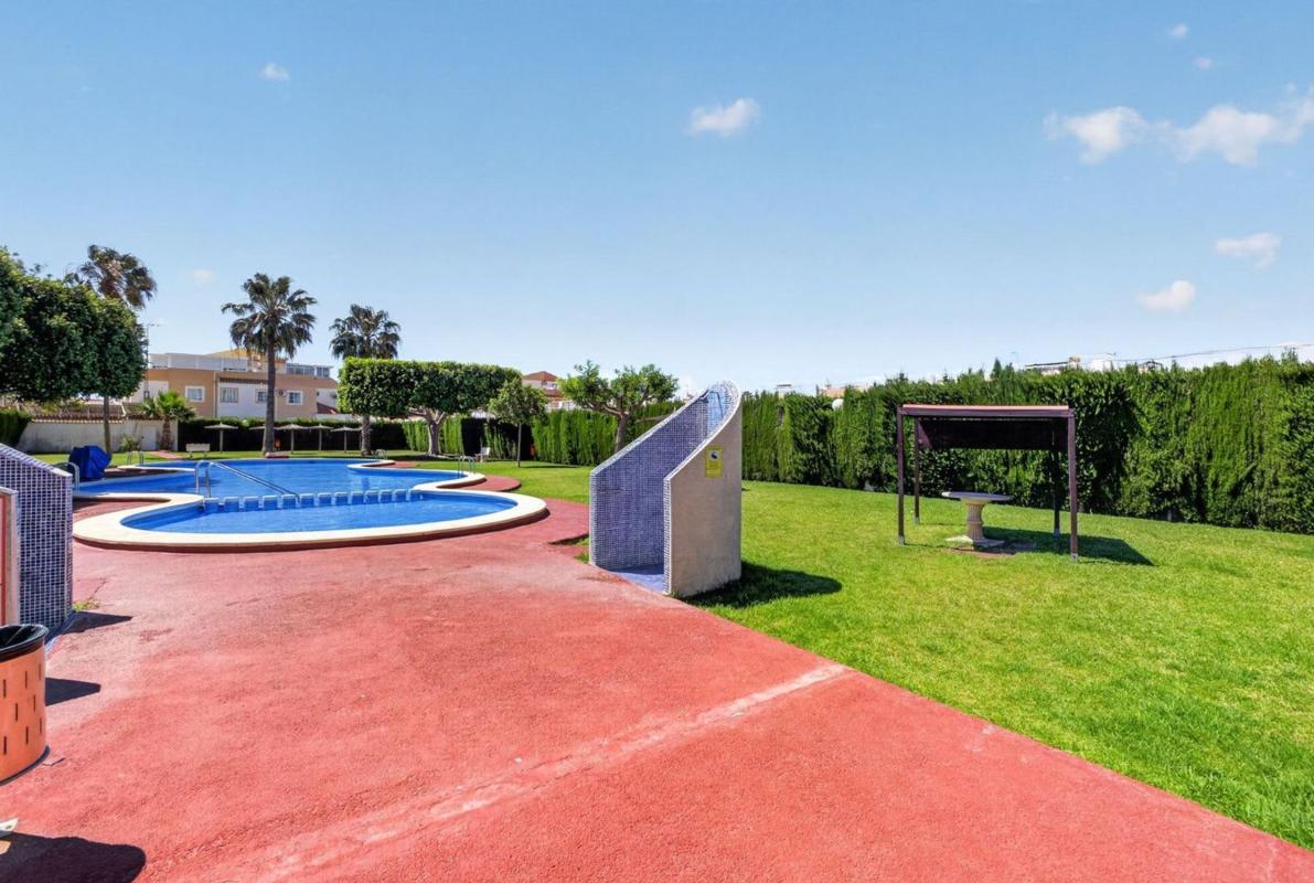 Venta de piso en Piso en La Siesta - El Salado - Torreta, Torrevieja, Torrevieja
 photo 4
