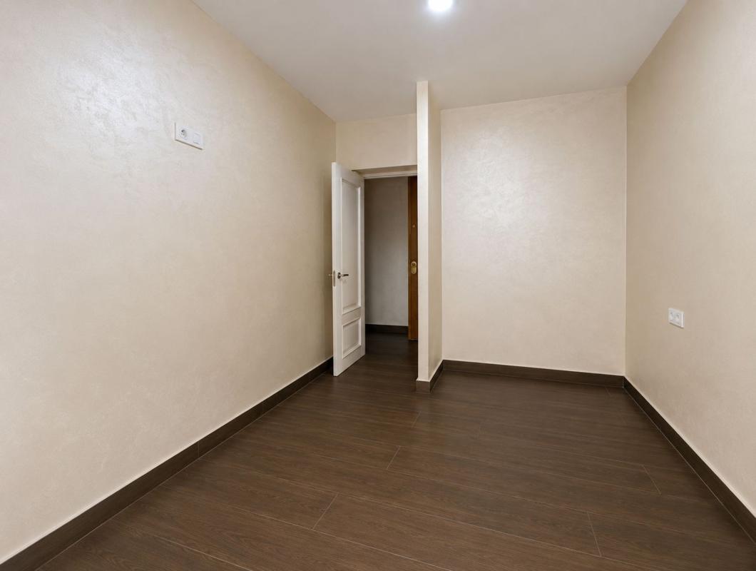Sale of apartment in Piso en Canonigo Giner, Virgen del Remedio - Parque lo Morant, Alicante / Alacant, Alicante
photo 5
