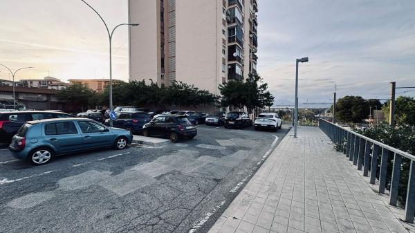 Продажа квартиры на Piso en Plaza de la Cruz, Virgen del Remedio - Parque lo Morant, Alicante / Alacant, Аликанте / Алакант
thumbnail 2