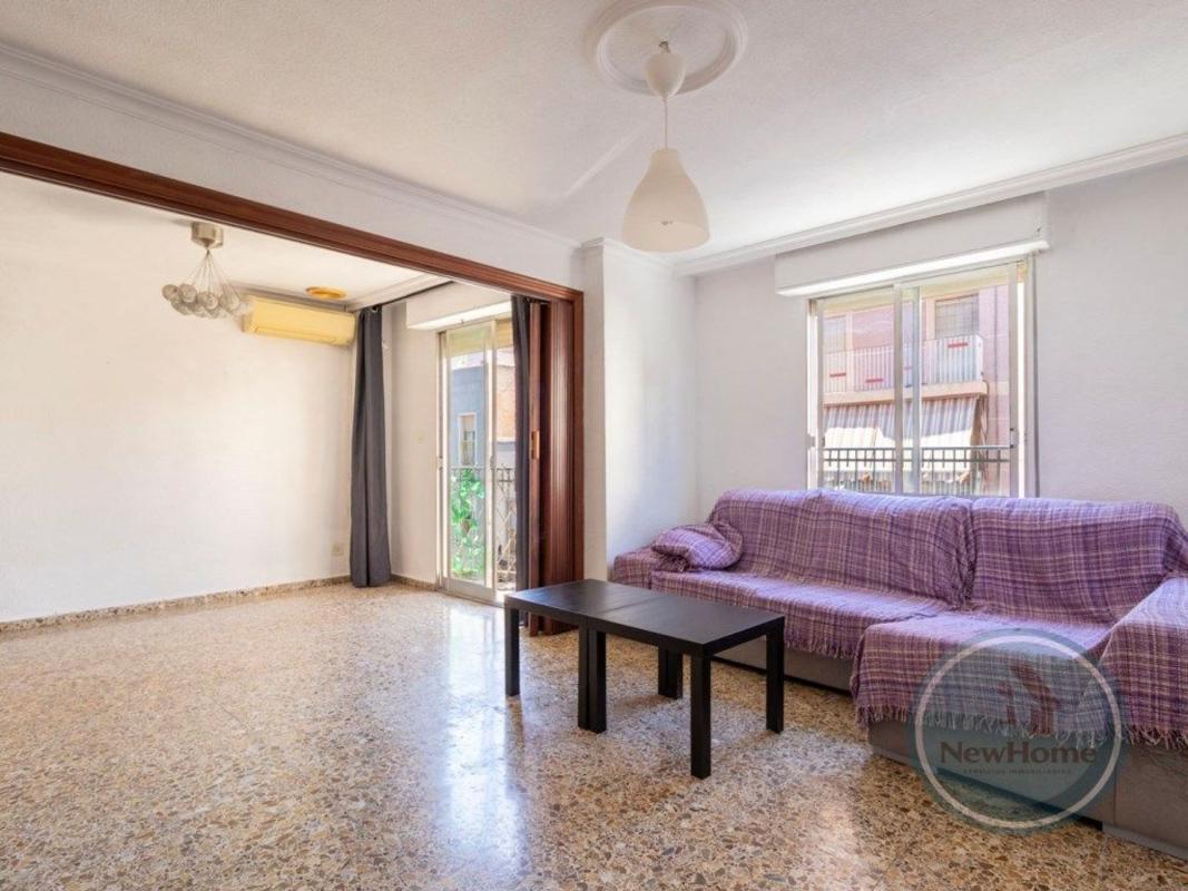 Sprzedaż mieszkania w Piso en Calle Esperidion Porta Requesens, Carrús Este, Elche / Elx, Elche / Elx
photo 1