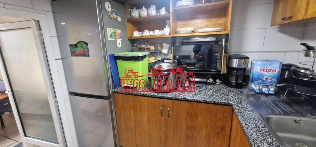 Edificio de 261m2 en venta en Elche / Elx photo 4